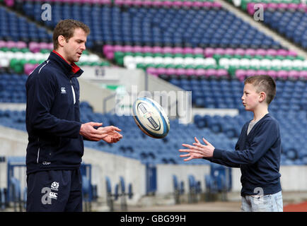 Rugby-Union - Schottland Rugby-Fan trifft Chris Paterson - Murrayfield Stockfoto