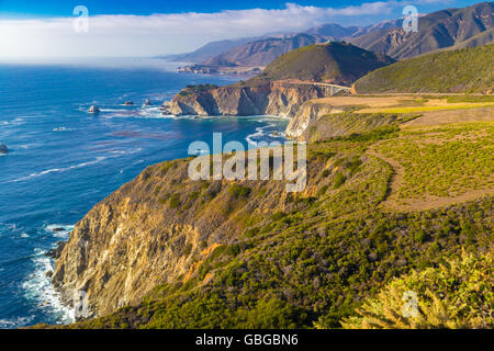 Blick auf das Meer in der Nähe von Bixby Creek Bridge in Big Sur, Kalifornien, USA Stockfoto