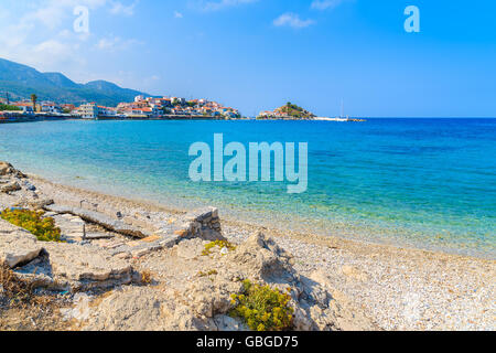 Schöner Strand in Kokkari Stadt, Insel Samos, Griechenland Stockfoto