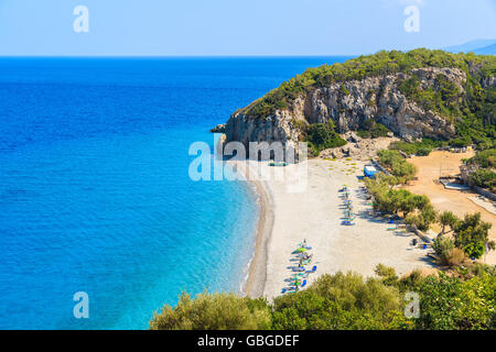 Ein Blick auf Tsambou Strand mit azurblauen Meerwasser, Insel Samos, Griechenland Stockfoto