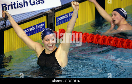 Die britische Joanne Jackson feiert den Gewinn des Finales der Womens Open 200m Freestyle während der British Swimming Championships in Ponds Forge, Sheffield. Stockfoto