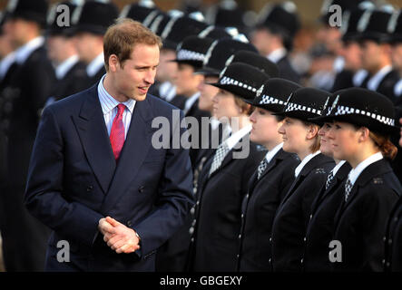 Royalty - Prinz William - Polizei vorbei Parade - Hendon Stockfoto