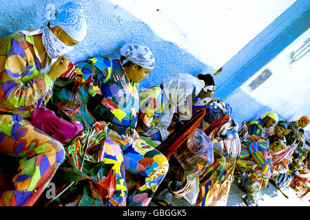 Mitglieder der Diablos Danzantes de Naiguata, tanzende Teufel von Naiguata in Venezuela, machen Sie eine Pause während ihrer performance Stockfoto