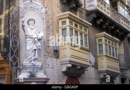 Die traditionelle Balkone an den Häusern in der Altstadt von Valletta auf der Insel Malta im Mittelmeer ich Stockfoto