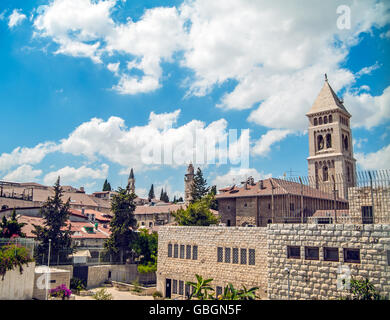 Blick auf die Altstadt von Jerusalem von Dächern Stockfoto