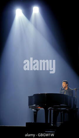 Lionel Richie im Konzert - Manchester. Lionel Richie im Konzert in der MEN Arena, Manchester. Stockfoto