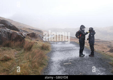 Snowdon Bergleute Weg bei nassem Wetter Stockfoto