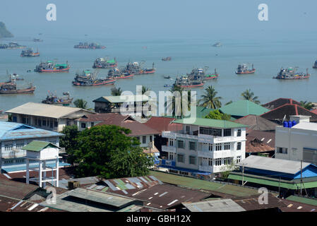 der Hafen von der Stadt Myeik im Süden in Myanmar in Südostasien. Stockfoto