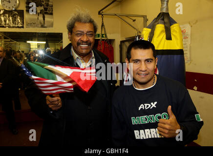 Boxen - Marco Antonio Barrera Medien Workout - Shannon-Fitness-Studio Stockfoto