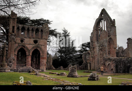 Gebäude und Sehenswürdigkeiten - Dryburgh Abbey - Scottish Borders. Gesamtansicht der Ruinen der Dryburgh Abbey Stockfoto