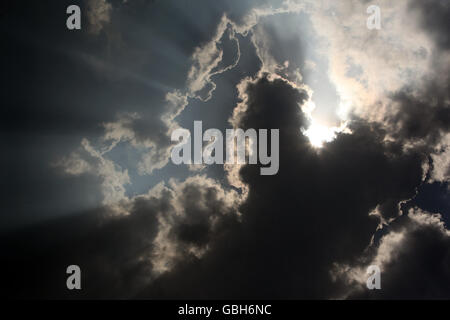 Das Wetter mit Sonne in der Rainseason in der Stadt Savannakhet in zentralen Lao im Großraum Khammuan in Lao in S und coudes Stockfoto