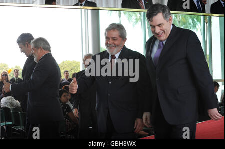 Der britische Premierminister Gordon Brown hält heute am ersten Tag eines dreitägigen Besuchs in Südamerika eine Pressekonferenz mit dem brasilianischen Präsidenten Luis Inacio Lula Da Silva im Alvorada Palacea in der brasilianischen Hauptstadt Brasilia ab. Stockfoto