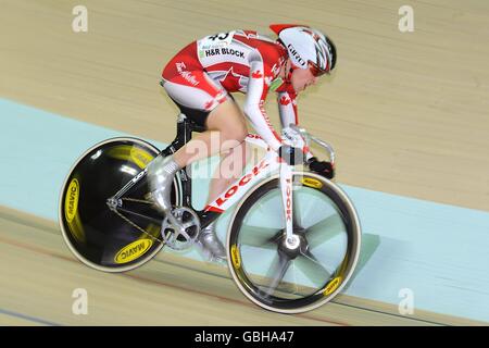 Radfahren - UCI-Bahn-Weltmeisterschaften 2009 - Tag vier - BGZ Arena Velodrome. Kanadas Tara Whitten bei den UCI World Track Cycling Championships 2009 im Velodrom der BGZ Arena in Pruszkow, Polen. Stockfoto