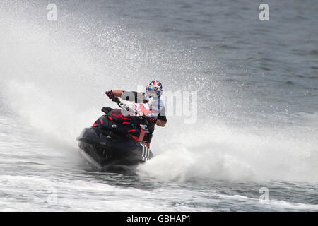 John Malin, fahren ein Sea-Doo PXPX-260 in einem P1 AquaX Rennen, während der schottische Grand Prix des Meeres, statt auf Greenock. Stockfoto