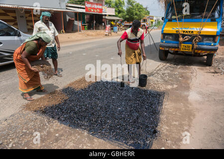 Straßenreparatur in Madurai. Stockfoto