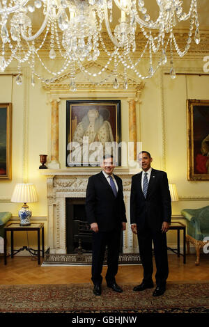 US-Präsident Barack Obama trifft den britischen Premierminister Gordon Brown in der Downing Street 10 in London. Stockfoto