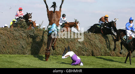 Horse Racing - 2009 John Smiths Grand National Meeting - Tag eins - Aintree Racecourse Stockfoto