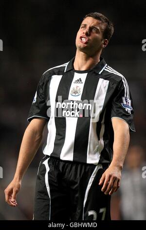 Steven Taylor von Newcastle United reagiert, nachdem Arsenals Nicklas Bendtner punktet Seine Seiten erstes Tor des Spiels Stockfoto