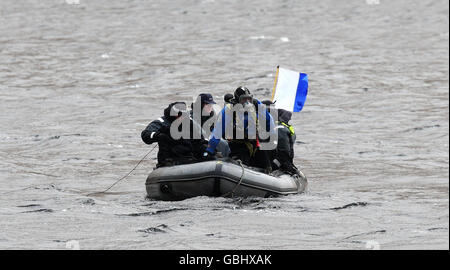 Körper in See gefunden Stockfoto