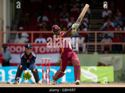Cricket - Second One Day International - West Indies gegen England - Providence Stadium. Darren Sammy von West Indies schlägt beim zweiten One Day-Spiel im Providence Stadium, Georgetown, Guyana, durch. Stockfoto