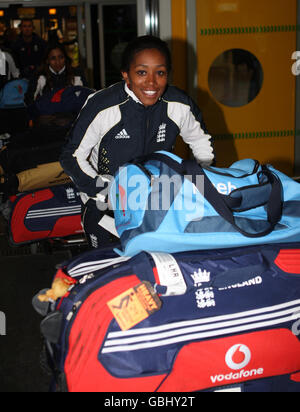 England Womens' Ebony Rainford-Brent kommt am Flughafen Heathrow in London an. Stockfoto