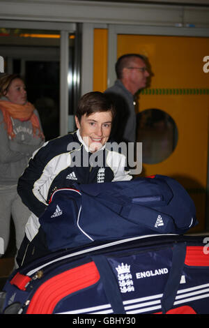 Fussball - England Damenmannschaft ankommen - Heathrow Flughafen Stockfoto