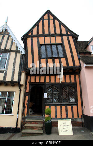 General Stock - Suffolk Wahrzeichen. Allgemeine Ansicht der Crooked House Gallery in Lavenham Village, Suffolk Stockfoto