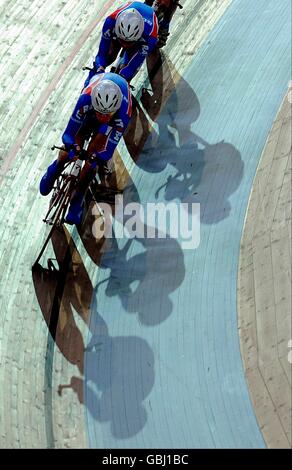 Radfahren - UCI-Bahn-Weltmeisterschaften 2009 - Tag zwei - BGZ Arena Velodrome. Russlands Team Pursuit-Team bei den UCI World Track Cycling Championships 2009 im Velodrom der BGZ Arena in Pruszkow, Polen. Stockfoto