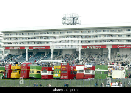 Pferderennen Sie - Epsom Rennen - Vodafone Derby Stockfoto