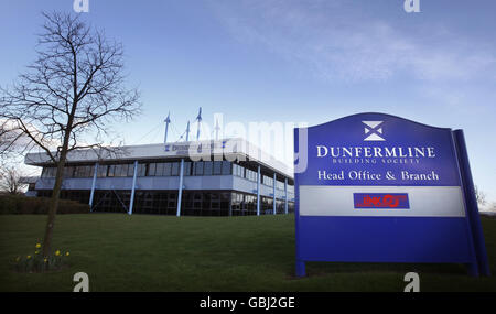 Eine allgemeine Ansicht des Hauptquartiers der Dunfermline Building Society in Dunfermline, Schottland. Stockfoto