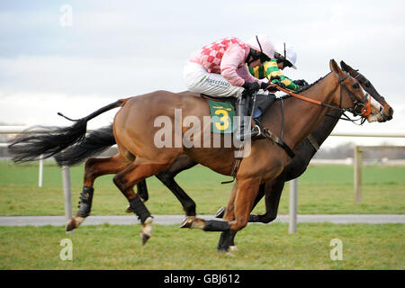 Pferderennen - die Heathcotes außen Handicap Hurdle Race - Bangor auf Dee Rennbahn Stockfoto