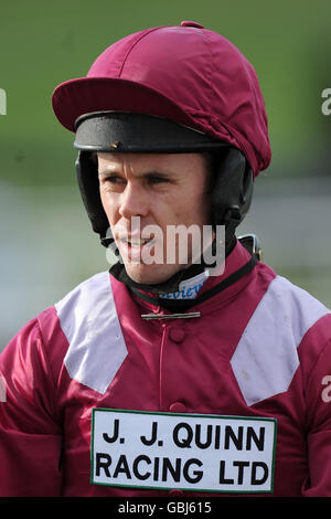 Pferderennen - die Heathcotes außen Handicap Hurdle Race - Bangor auf Dee Rennbahn Stockfoto