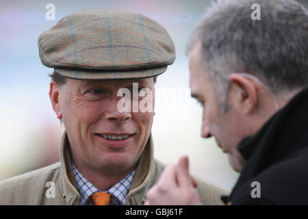 Pferderennen - die Heathcotes außen Handicap Hurdle Race - Bangor auf Dee Rennbahn Stockfoto