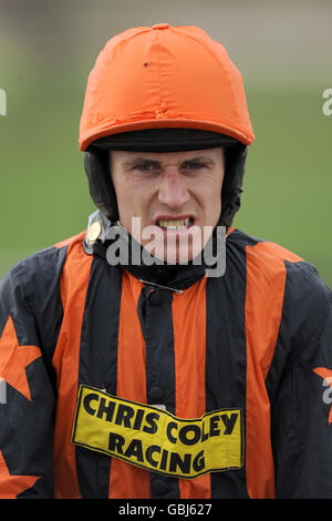 Pferderennen - die Heathcotes außerhalb Handicap Hürdenlauf- Bangor auf Dee Rennbahn. Paddy Brennan, Jockey Stockfoto