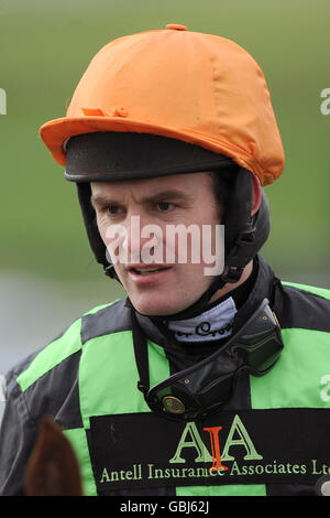 Pferderennen - die Heathcotes außerhalb Handicap Hürdenlauf- Bangor auf Dee Rennbahn. Tom Siddall, Jockey Stockfoto