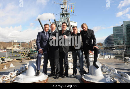 Die 80er Jahre Popgruppe Spandau Ballet kündigt ihr Comeback bei einer Fotoschau auf der HMS Belfast in London an. Stockfoto