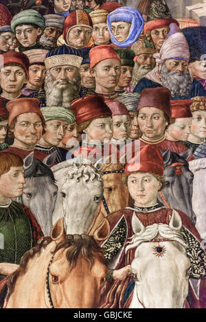 Florenz. Italien. Freskenzyklus der Prozession der Heiligen Drei Könige von Benozzo Gozzoli, Detail von Lorenzo de' Medici (Mitte). Capella dei Magi. Stockfoto