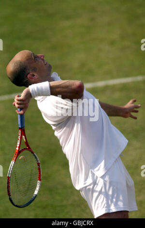 Tennis - Stella Artois Championship - zweite Runde - Igor Andreev V Andre Agassi Stockfoto