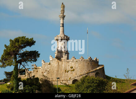 Die Statue des Marquis von Comillas, im Park oberhalb des Hafens in Comillas Nordspanien Stockfoto