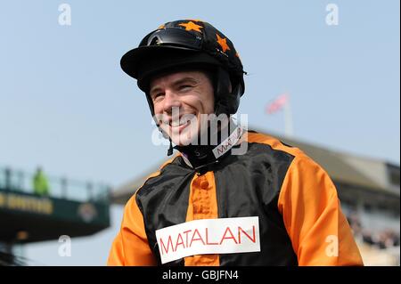 Pferderennen - The 2009 John Smith's Grand National Meeting - Tag zwei - Aintree Racecourse. Denis O'Regan, Jockey Stockfoto