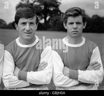 Fußball - Arsenal Football Club Photocall - Colney Training Ground. George Armstrong, links, und Brian Tawse Stockfoto