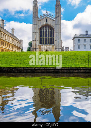 Ansicht des Kings College in Cambridge Kapelle aus dem Fluss Cam, Cambridge, England, UK Stockfoto