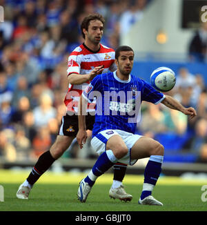 Pablo Counago von Ipswich Town (vorne) und Mark Wilson von Doncaster Rovers (hinten) kämpfen beim Coca-Cola Football League Championship-Spiel in der Portman Road, Ipswich, um den Ball. Stockfoto