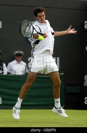 Tennis - Wimbledon 2004 - erste Runde - Tim Henman V Ruben Ramirez Hidalgo Stockfoto