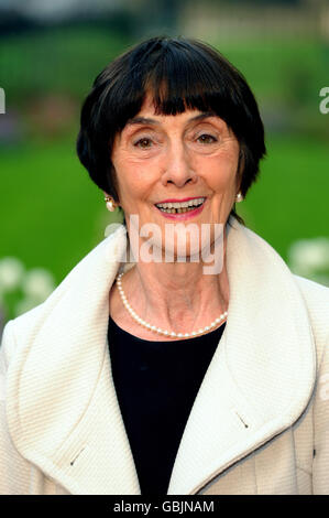 Für die beste Schauspielerin nominiert für 'EastEnders' kommt June Brown für die Nominierungsfeier der British Academy Television Awards im Mandarin Hotel in London an. Stockfoto