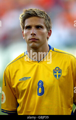 Fußball - UEFA-Europameisterschaft 2004 - Viertelfinale - Schweden - Holland. Anders Svensson, Schweden Stockfoto