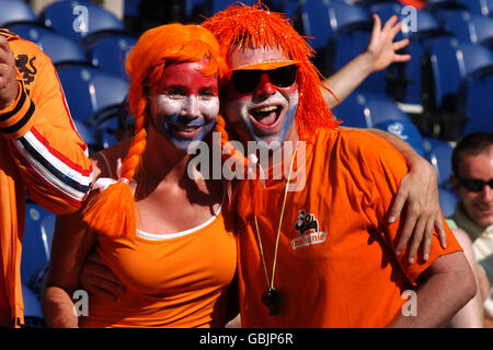 Holland-Fans genießen die Atmosphäre vor dem Spiel Stockfoto