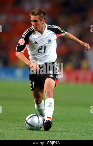 Fußball - UEFA-Europameisterschaft 2004 - Gruppe D - Deutschland gegen Holland. Philipp Lahm, Deutschland Stockfoto