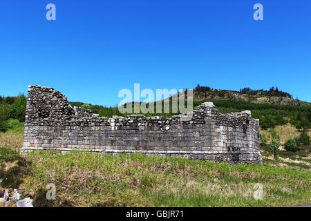 Die Überreste des Schlosses verlegt Loch Doon auf der Westseite des Loch Doon in der Nähe von Dalmellington, Region Strathclyde, Schottland Stockfoto