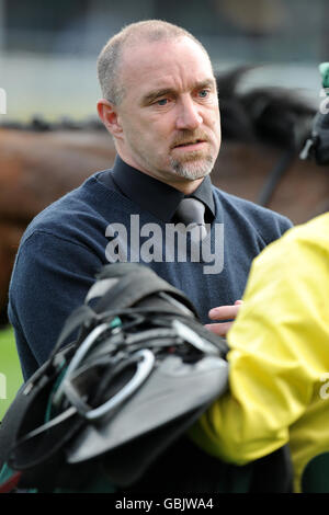 Pferderennen - The 2009 John Smith's Grand National Meeting - Tag 1 - Aintree Racecourse. Keith Goldsworthy, Trainer Stockfoto